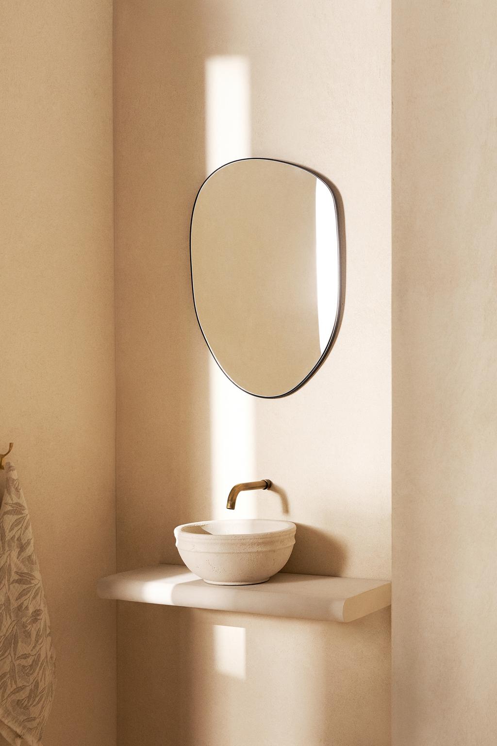 Nolya mirror