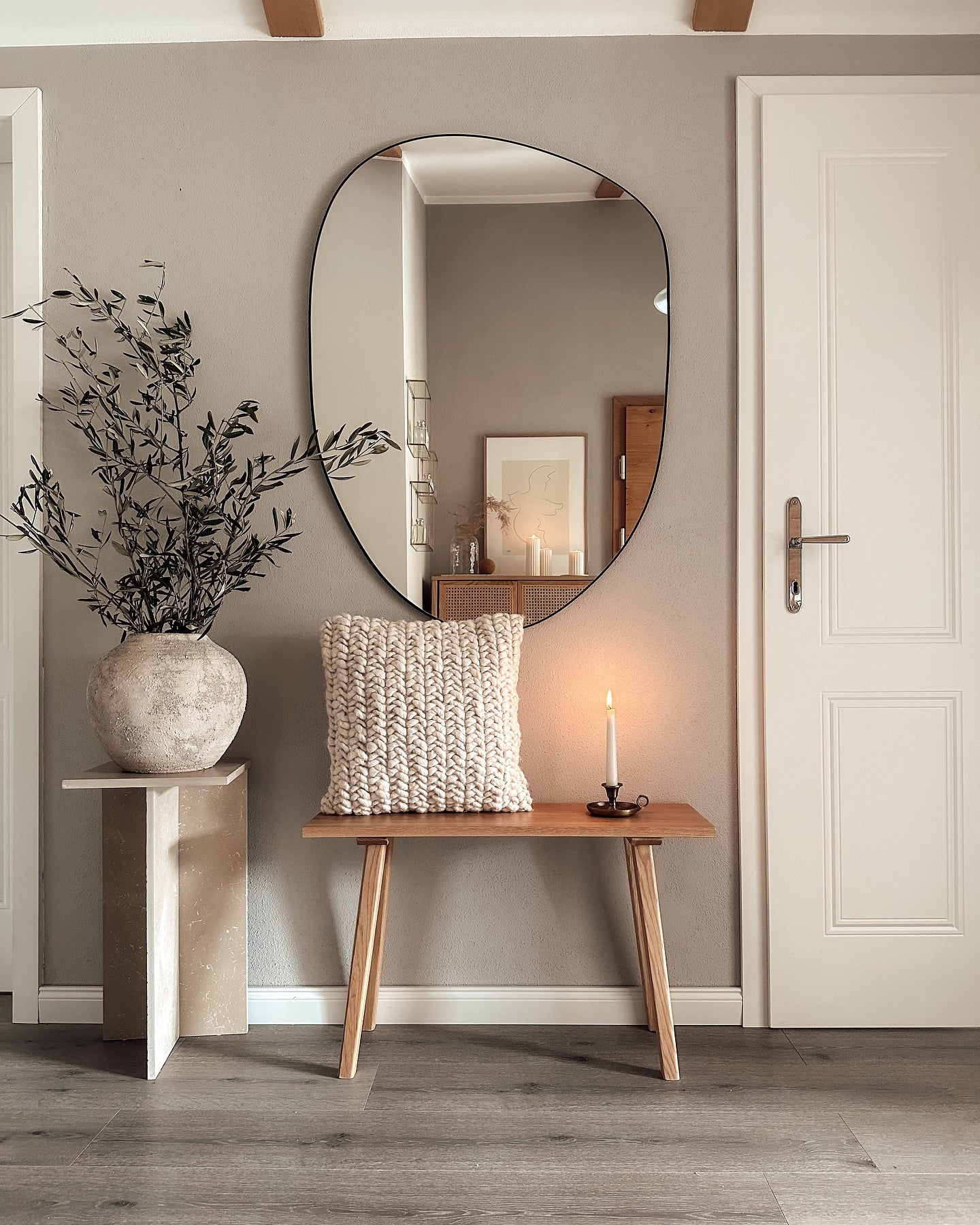 Nolya mirror